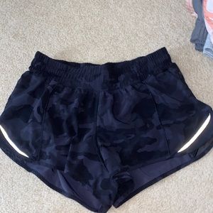 black camo hottie hot shorts lululemon